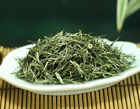 汪曾祺：烟熏茶泡酒潦的文字生涯