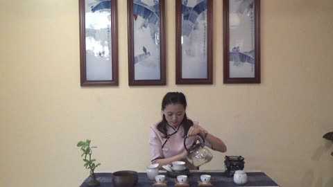 中外大学生同上一门课广外南国留学生学茶艺体验中国文化